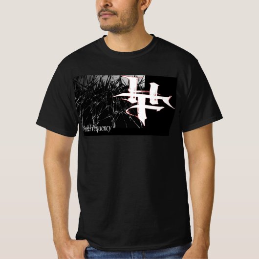 グレーグリッドの上にHF Hostile Frequencyのロゴ Tシャツ (正面)