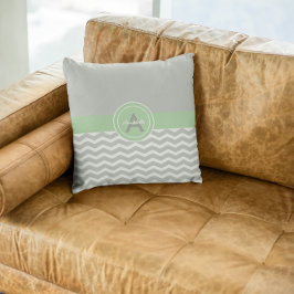 グレーグリーンシェブロン クッション