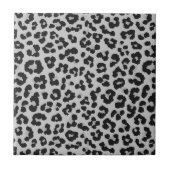 グレーグレーアッシュヒョウのチーズアニマルプリントパターン タイル (正面)