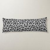 グレーグレーアッシュヒョウのチーズアニマルプリントパターン ボディピロー (裏面)