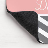 グレーグレーピーチシェブロン名前をカスタムする マウスパッド (コーナー)