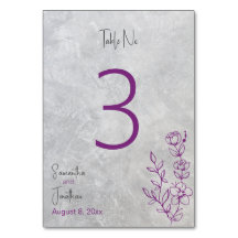 グレーコンクリートとパープル結婚のテーブル番号カード