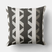 グレーコンテンポラリーの白い三角形のストライプパターン クッション (裏面)