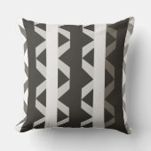 グレーコンテンポラリーの白い三角形のストライプパターン クッション (正面)
