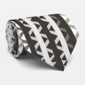 グレーコンテンポラリーの白い三角形のストライプパターン ネクタイ (ロール)