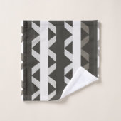 グレーコンテンポラリーの白い三角形のストライプパターン バスタオルセット (ウォッシュタオル)