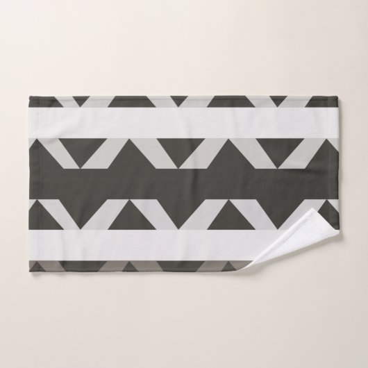 グレーコンテンポラリーの白い三角形のストライプパターン バスタオルセット (ハンドタオル)