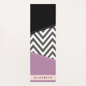 グレージグザグレイ、グレーシェブロン、紫、あなたの名前 ヨガマット (裏面)
