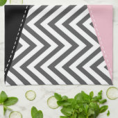 グレージグザグ、グレーシェブロン、ジグザグパターン、ピンク キッチンタオル (折り畳み)