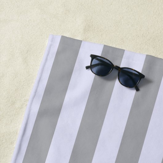 グレーストライプのとラベンダーの模様 ビーチタオル (インサイチュ)