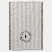 グレーチキングストライプリースモノグラム |農家 スローブランケット (正面縦)