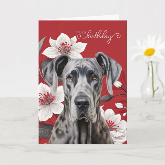 グレートデーンの犬の誕生日 白いユリと赤い背景 カード (小さな植物)