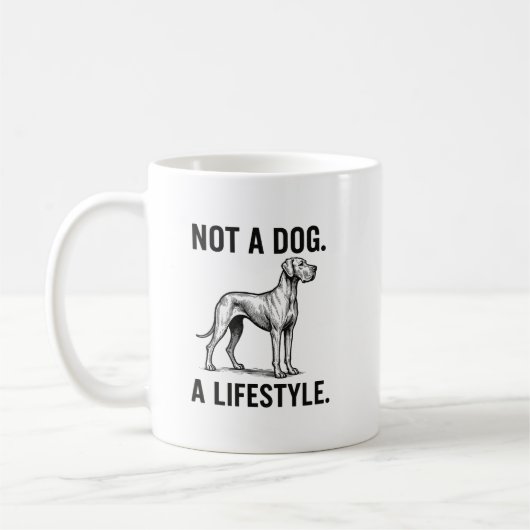 グレートデーンTシャツ - 「犬どころか、ライフスタイルです」 面白い コーヒーマグカップ (左)