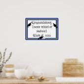 グレードキャップティルト(スクールカラー付き青と金ゴールド) ポスター (キッチン)