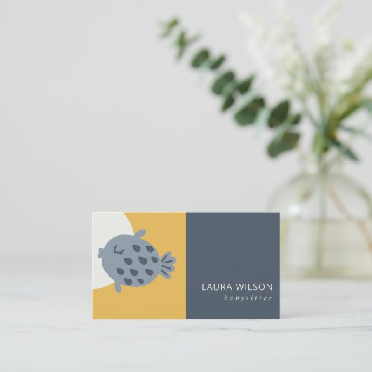 グレーネービーオークレかわいいサンディ·リトルフィッシュベイビシッター 名刺 (スタンド正面)