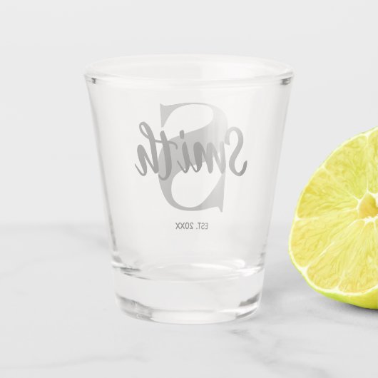 グレーパーソナライズされたとブラックファミリーモノグラム ショットグラス (裏面)