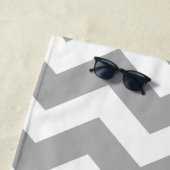 グレーパーソナライズされたティール（緑がかった色）シェブロン消防車の少年 ビーチタオル (インサイチュ)