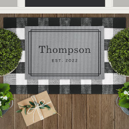 グレーパーソナライズされたファミリー姓モノグラム ドアマット