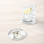 グレーパーソナライズされたホワイトシュナウツァードッグ結婚ズ ラウンドペーパーコースター (インサイチュ)