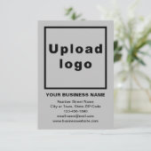 グレーフラットカード上のビジネスブランド (スタンド正面)