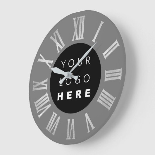 グレーブラックシルバーグレーローマ数字のロゴ ラージ壁時計 (傾斜)