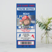 グレーブルーのホッケー切符の誕生日パーティー招待状 招待状 (スタンド正面)