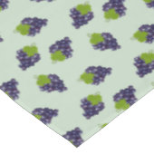 グレープオンライトローレルグリーン テーブルクロス (アングル)