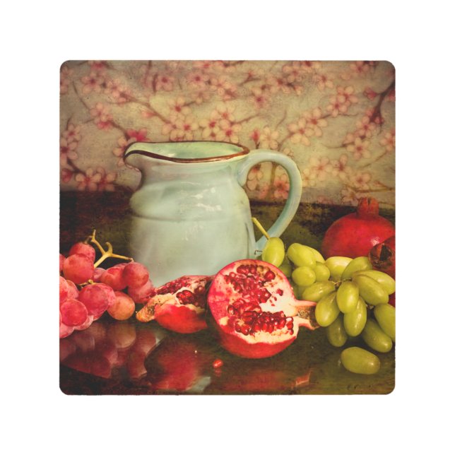 グレープザクロの静物投手瓶 メタルプリント (正面)