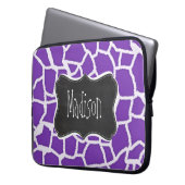 グレープパープルキリンアニマルプリント；シャルボードルック ラップトップスリーブ (正面左)
