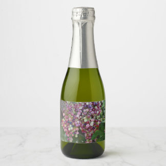 グレープヴィン・グローリー – Hyperrealistic Vineyard Art スパークリングワインラベル