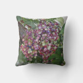 グレープヴィン・グローリー – Hyperrealistic Vineyard Art for クッション (裏面)