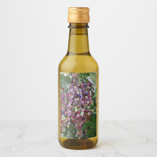 グレープヴィン・グローリー – Hyperrealistic Vineyard Art for ワインラベル