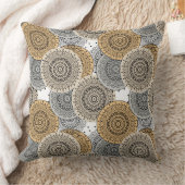 グレーベージュパターンアラビアマンダラオリエンタルスタイル クッション (ブランケット)