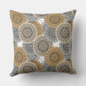 グレーベージュパターンアラビアマンダラオリエンタルスタイル クッション (裏面)