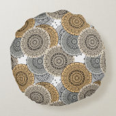 グレーベージュパターンアラビアマンダラオリエンタルスタイル ラウンドクッション (裏面)