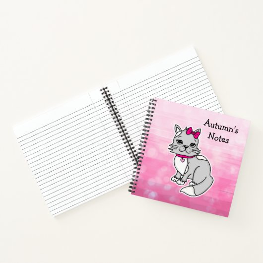 グレーホワイトの斑点が入った名前入りの ノートブック (内部)