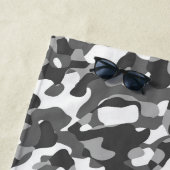 グレーホワイトカモフラージュプリントパターン ビーチタオル (インサイチュ)