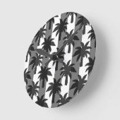 グレーホワイトトロピカルパームツリーズストライプデザイン ラウンド壁時計 (傾斜)