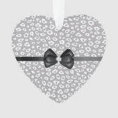 グレーホワイトヒョウのリボン弓ダイヤモンド オーナメント (正面)