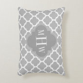 グレーホワイトモロッコ#5 Dkグレー3イニシャルモノグラム アクセントクッション (正面(垂直))