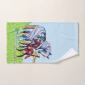 グレーマザーホースのフェンスで草の中にベビー子馬 バスタオルセット (ハンドタオル)