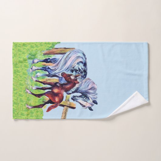 グレーマザーホースのフェンスで草の中にベビー子馬 バスタオルセット (ハンドタオル)