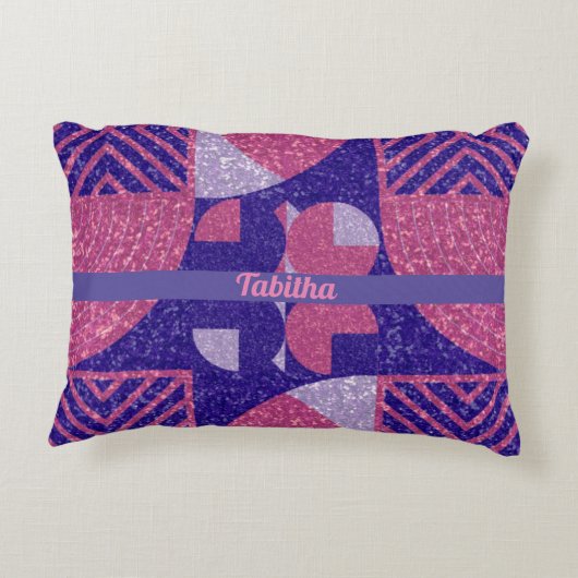 グレームピンクと紫の幾何学的 アクセントクッション (裏面)