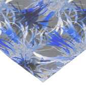 グレーモダンとブルーの花芸術的柄 ミディアムテーブルランナー (コーナー)