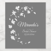 グレーモダンとホワイトのフローラブライダルシャワー ワインラベル (シングルラベル)