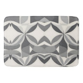 グレーモダンと白の幾何学的ダイヤモンドパターン バスマット (正面)
