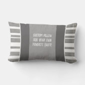 グレーモダンと白ストライプのテキストを追加 ランバークッション (裏面)