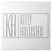 グレーモダンのイニシャルと名前のロゴ タイル (正面)