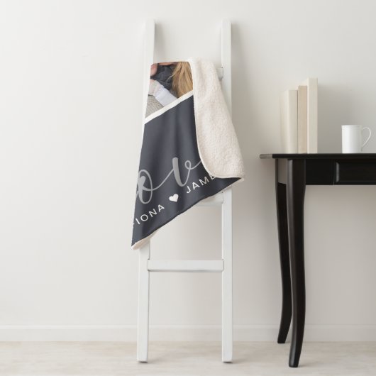 グレーモダンフォトコラージュ愛パーソナライズされた大 シェルパブランケット (インサイチュ)