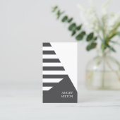 グレーモダンホワイトジオメトリックストライプコンサルタント 名刺 (スタンド正面)
